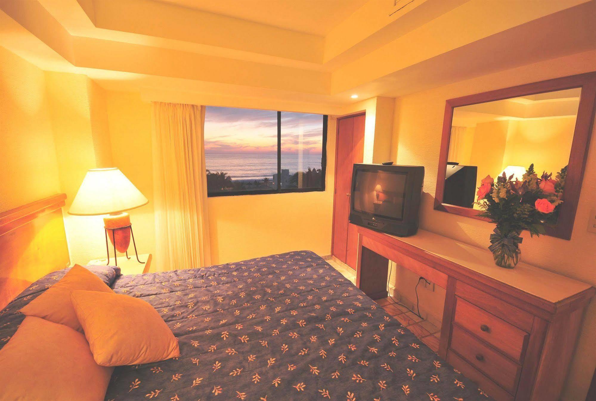 Ocean Breeze Mazatlan Hotel Bagian luar foto