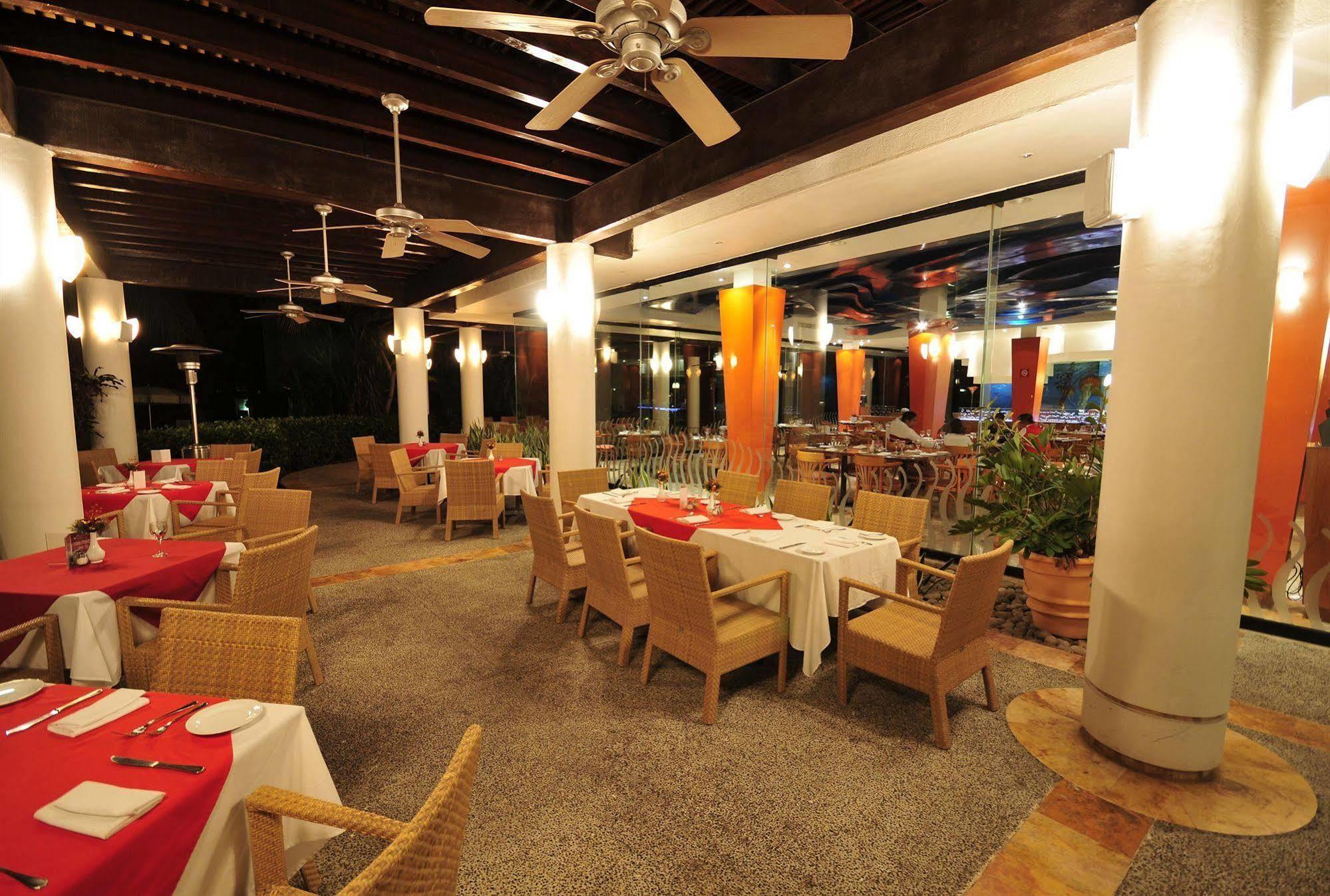 Ocean Breeze Mazatlan Hotel Bagian luar foto